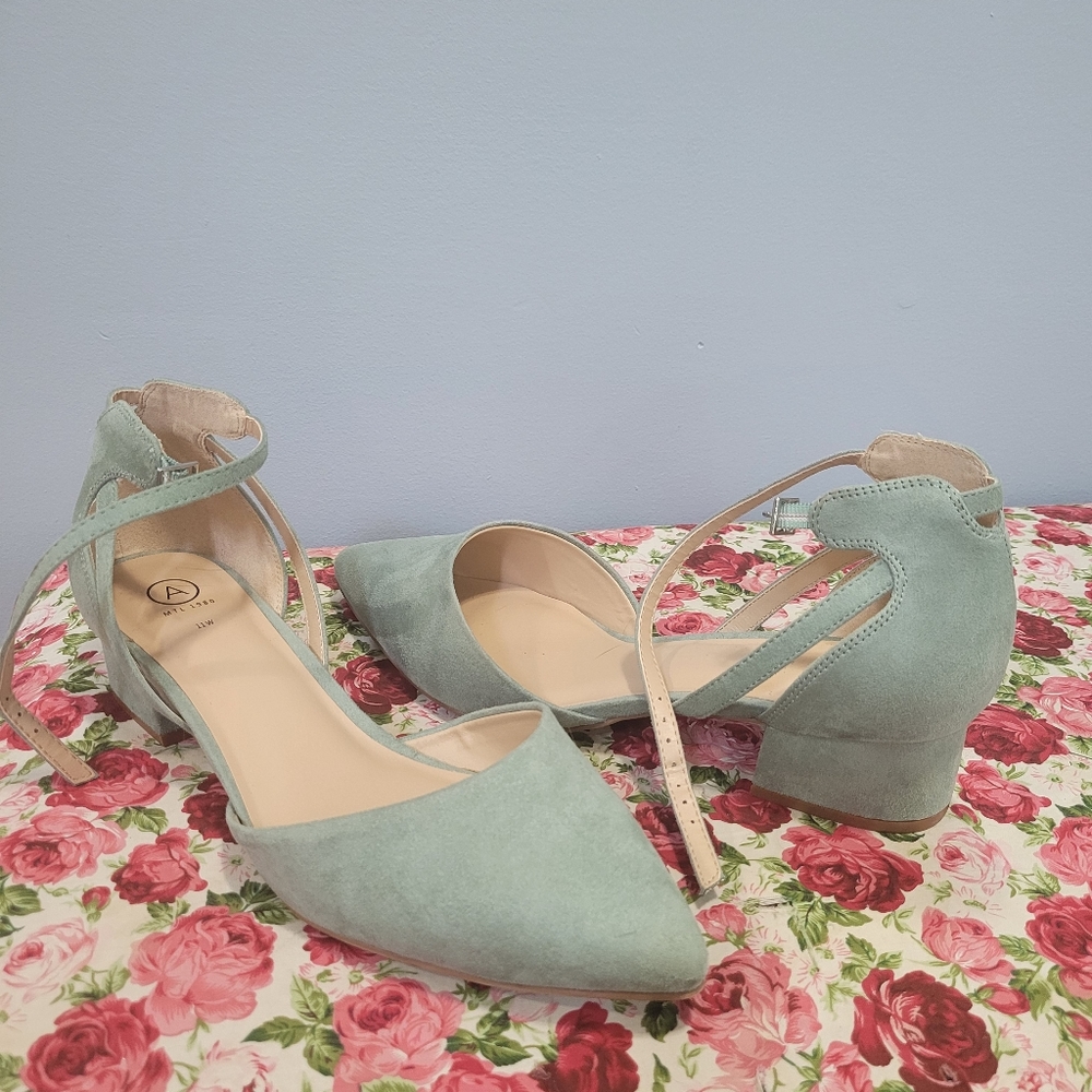 Size 11W women's sea foam kitten heels with strap